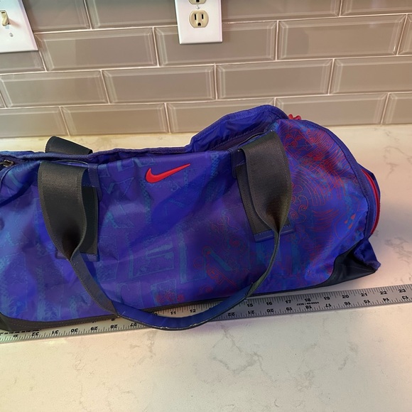 NIKE FAST3R CLASSIC SPORT WORKOUT LIGHTDUFFLE BAG Blue Purple And Red - Picture 12 of 15
